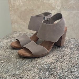 Toms heels